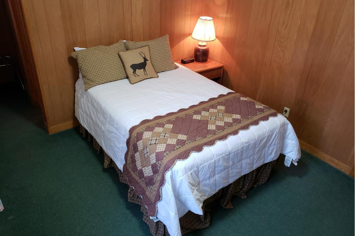 Abe Martin Lodge&cabins Hotel 3*